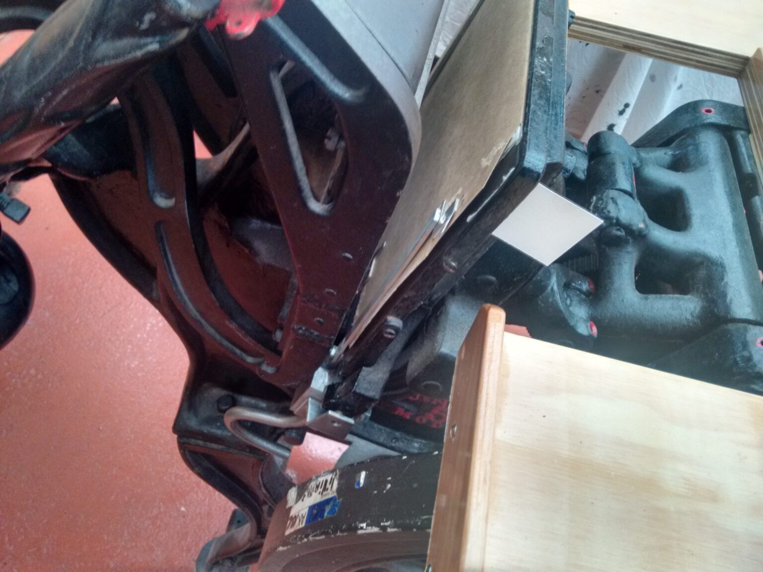 Gripper control arm from above