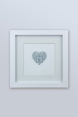 RA_GreyHeart15cmFrameDisplay